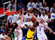 米兰体育入口-关键时刻胜负一线，球员临危不乱