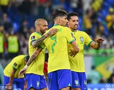 比达尔助阿尔维斯拿到关键三分