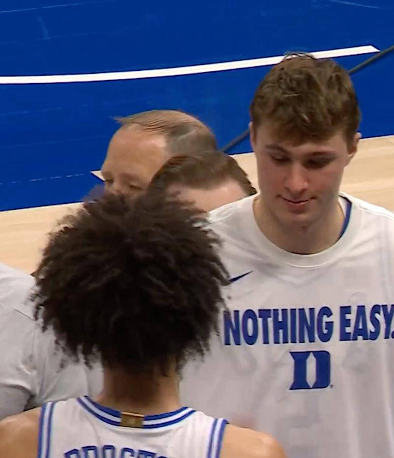 NBA球员在比赛中因伤离场 NBA球员在比赛中因伤离场