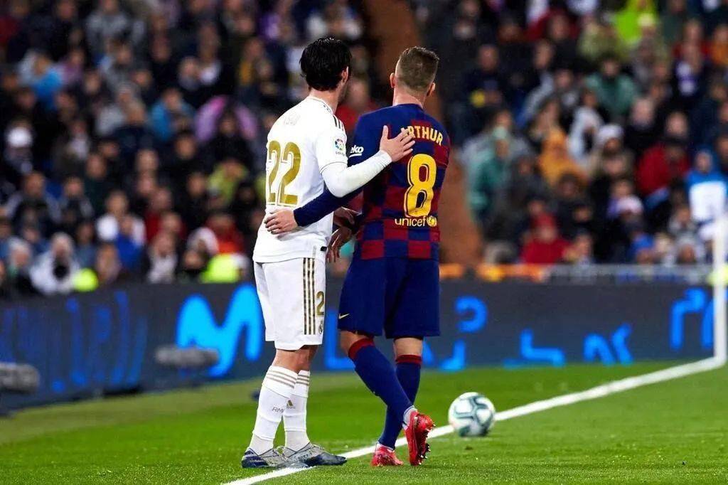 瓦伦西亚德比中瓦伦西亚城战平利亚斯，双方实力相当