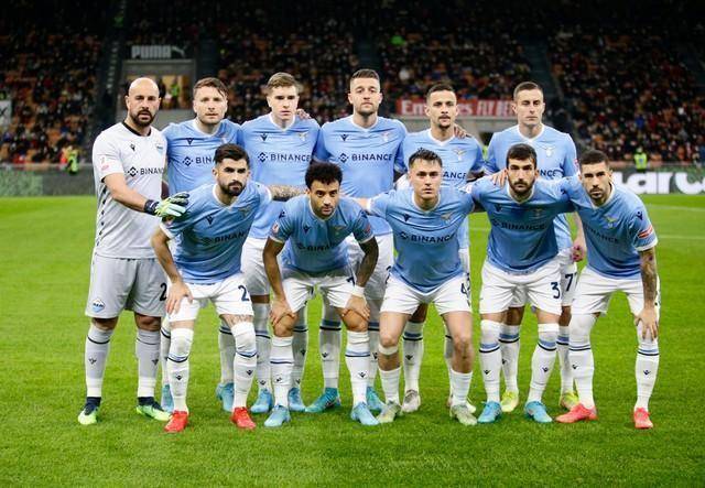 欧冠比赛中，几支豪门球队连续战平场面惊险