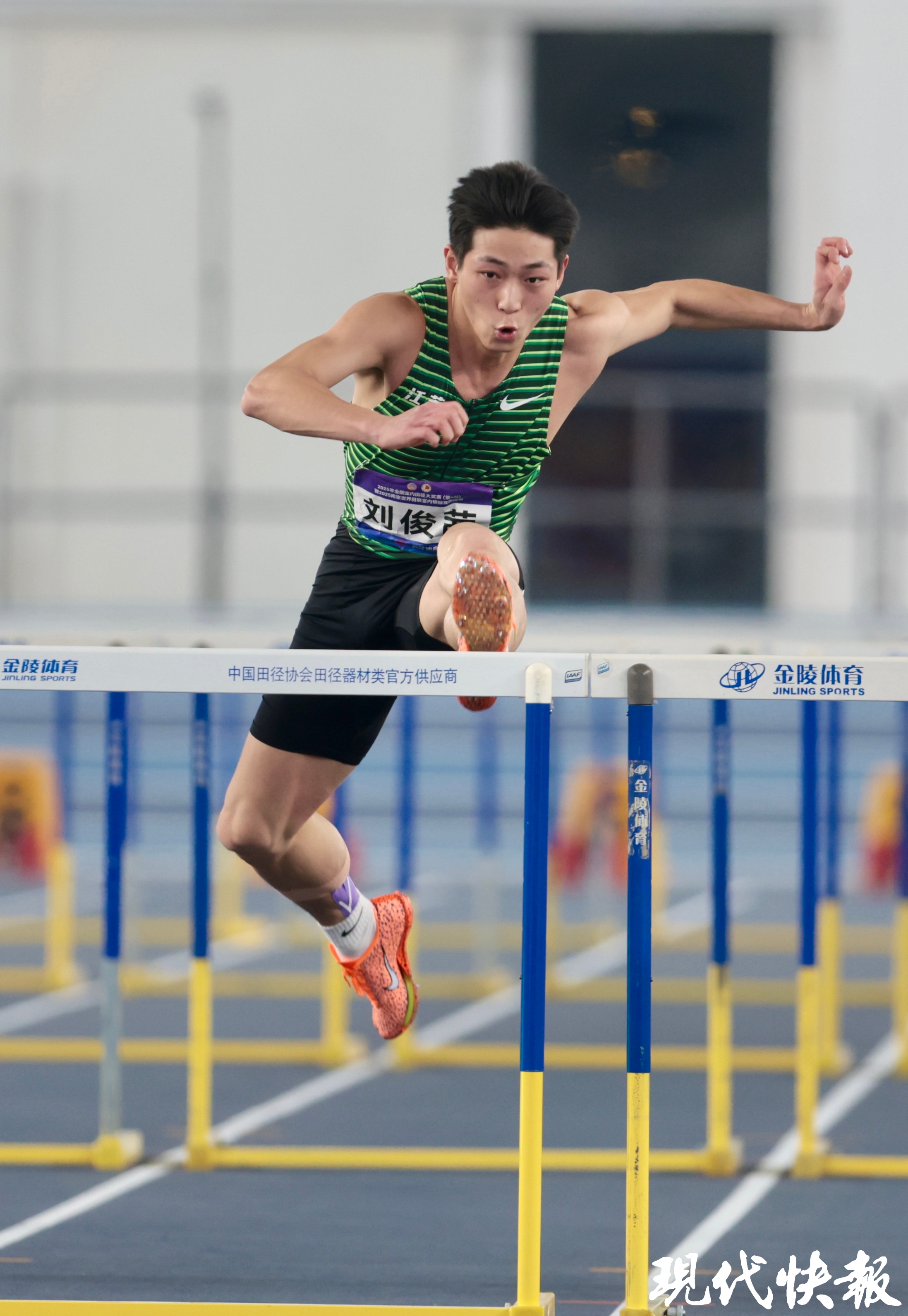 包含奋斗拼搏青春风采,运动员夺冠心情激动的词条