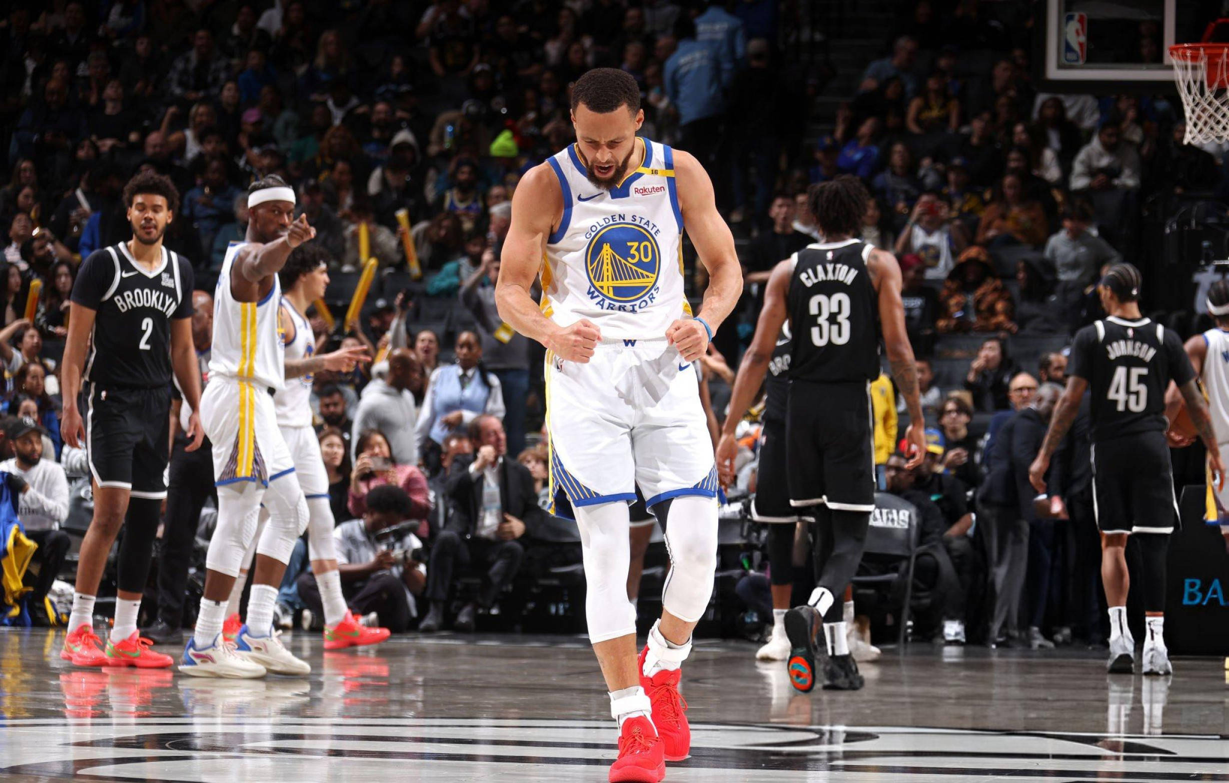 篮网豪取连胜，稳坐领先位置