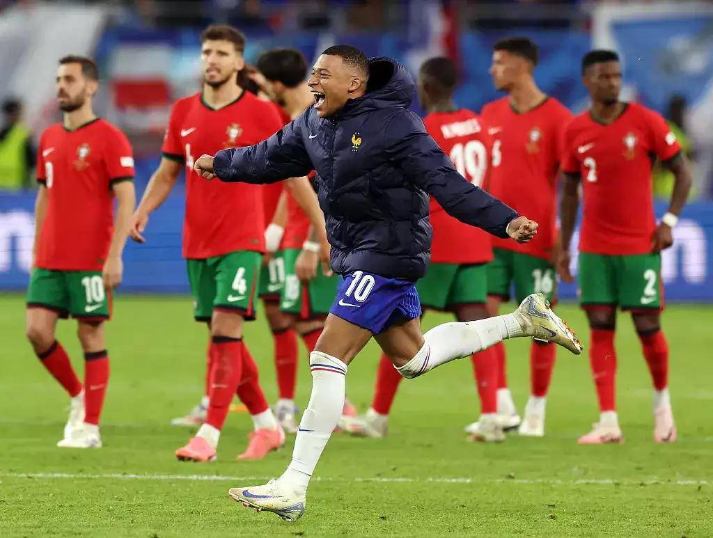 意大利队对阵法国队，争取杀入欧洲杯半决赛的简单介绍