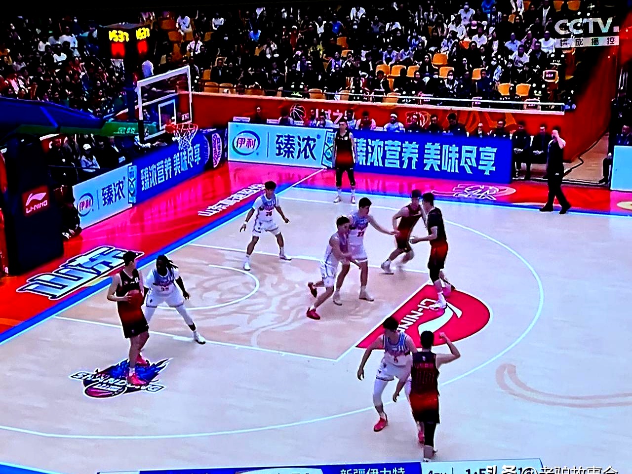 包含广厦主场击败新疆，哈达迪表现亮眼却难救主的词条