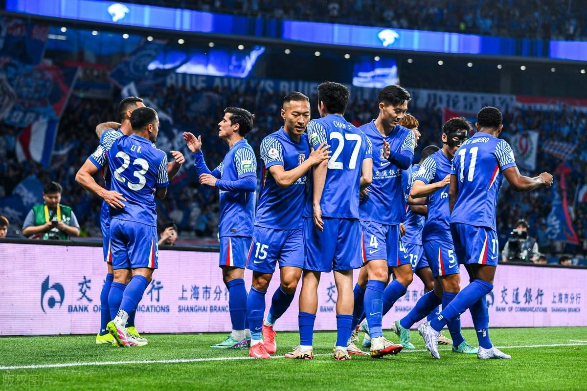 包含联赛头名球队优势明显，卫冕夺冠梦想浮现的词条