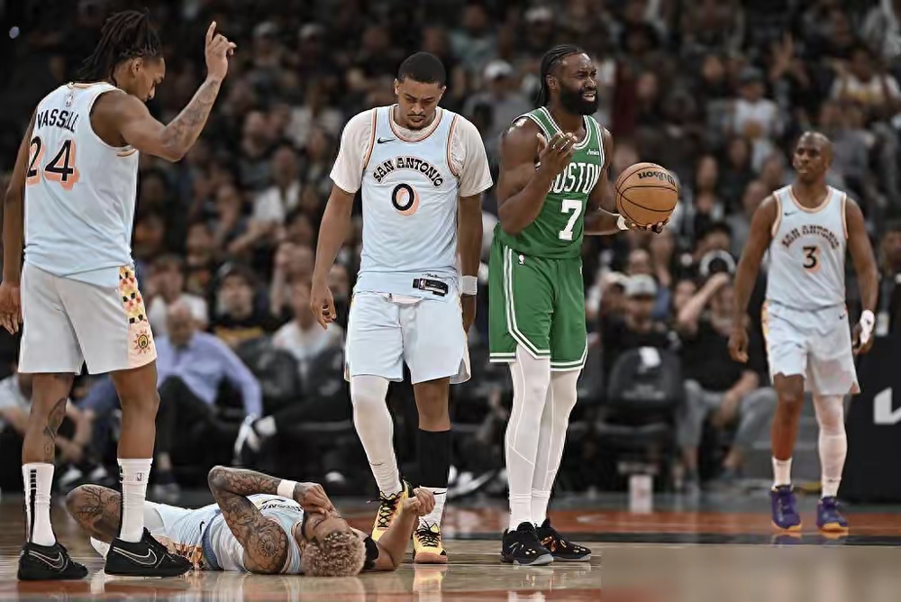 凯尔特人惊险胜骑士,取得连胜的简单介绍 凯尔特人惊险胜骑士,取得连胜的简单介绍