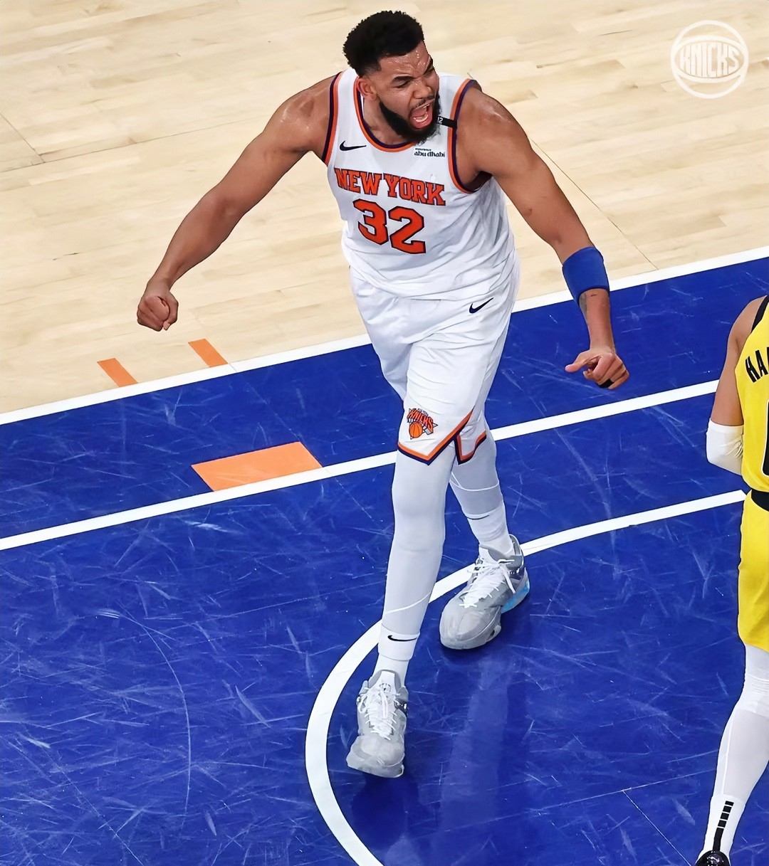 尼克斯客场逆转黄蜂，取得关键胜利