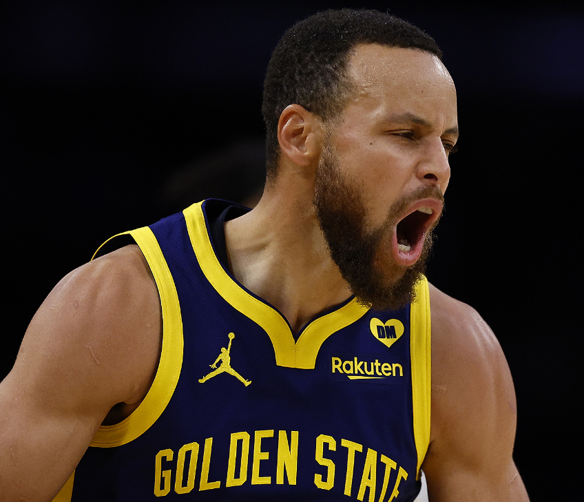 湖人主场逆转击败勇士，士气大振！的简单介绍