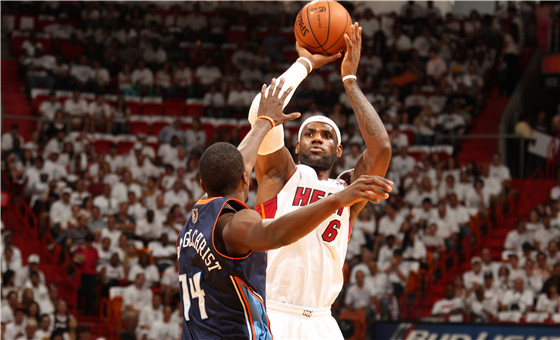 热火大胜山猫,取得三连胜 热火大胜山猫,取得三连胜