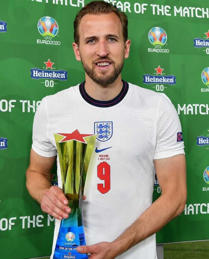 英格兰队晋级欧洲杯16强，梅开二度的凯恩成为球队英雄。