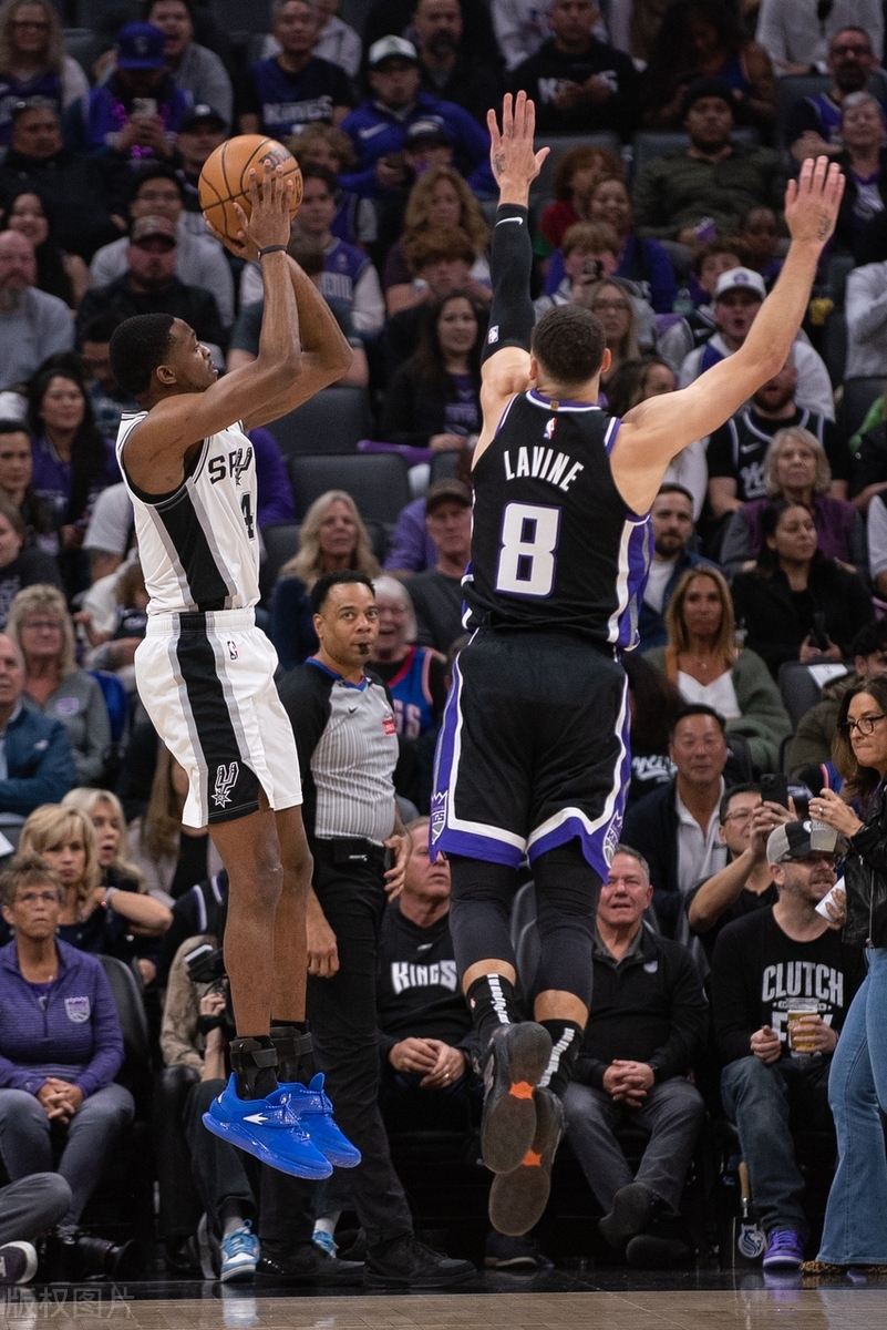 马刺大胜国王，重返西部前八