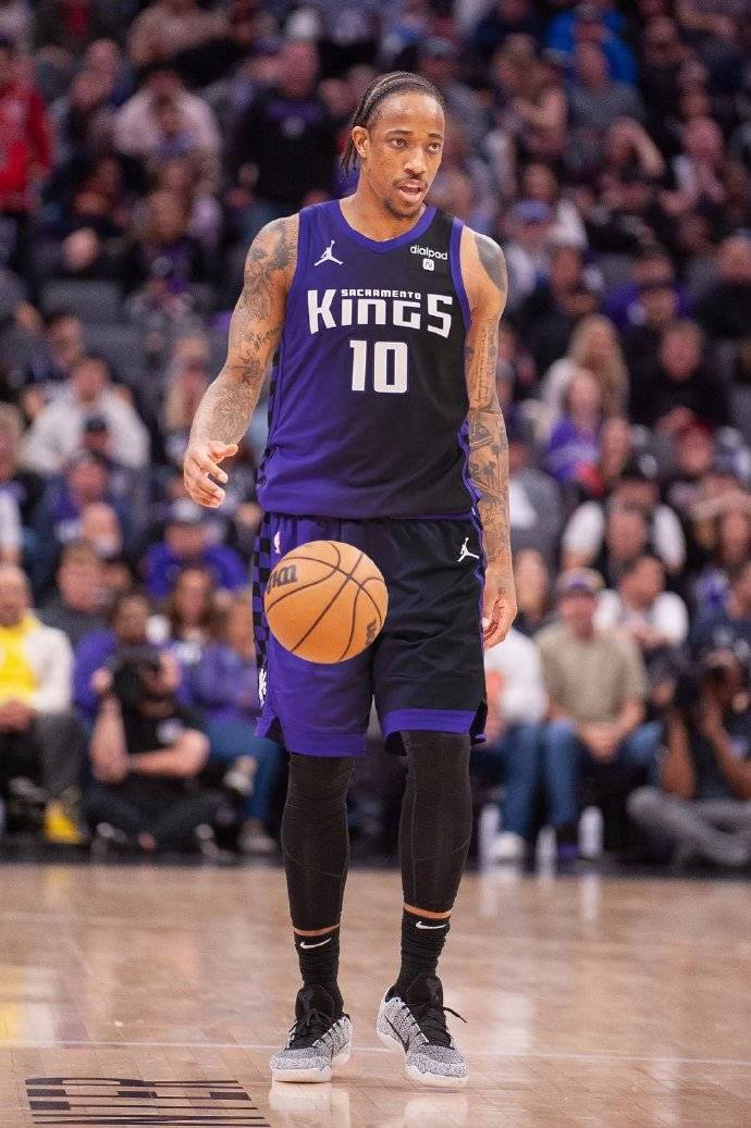 马刺大胜国王，重返西部前八