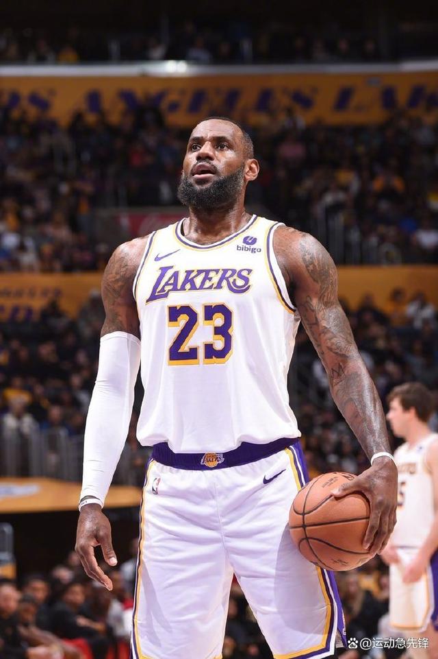 詹皇带队战胜篮网,连胜继续 詹皇带队战胜篮网,连胜继续