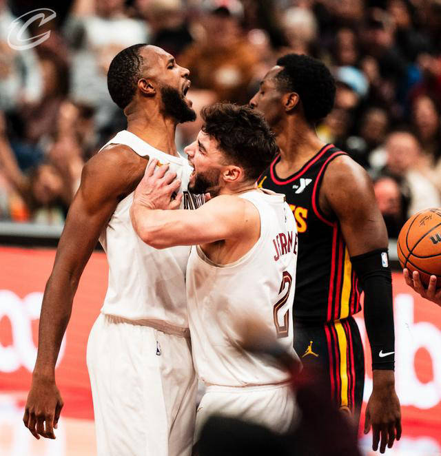 包含老鹰大胜活塞,特雷杨31分9助攻的词条 包含老鹰大胜活塞,特雷杨31分9助攻的词条