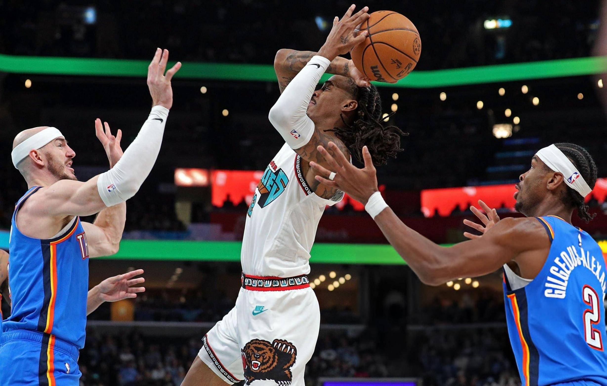 勇士主场大胜雷霆,豪取七连胜 勇士主场大胜雷霆,豪取七连胜