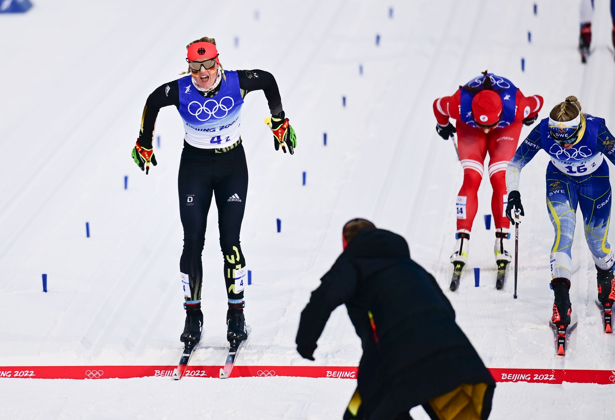 挪威选手勇夺滑雪比赛亚军 挪威选手勇夺滑雪比赛亚军